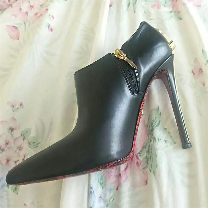Bottes hautes en daim noir cuissardes à bout pointu