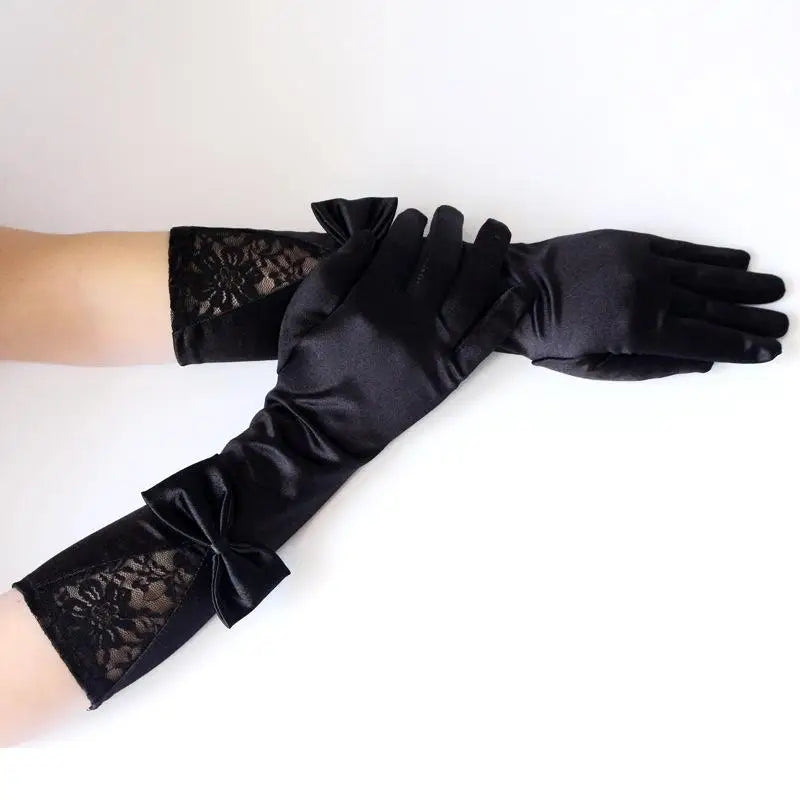 Gants, nœud floqué, châle en dentelle