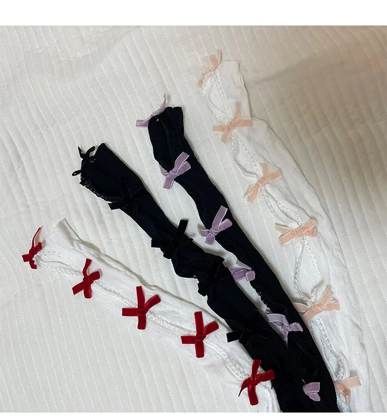 Gants, nœud floqué, châle en dentelle