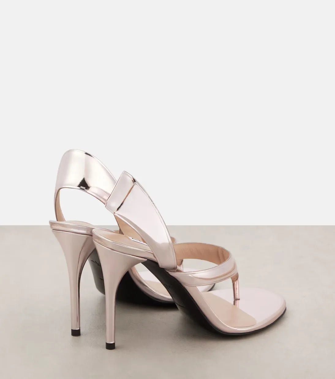 Sandales à talons aiguilles et bout ouvert