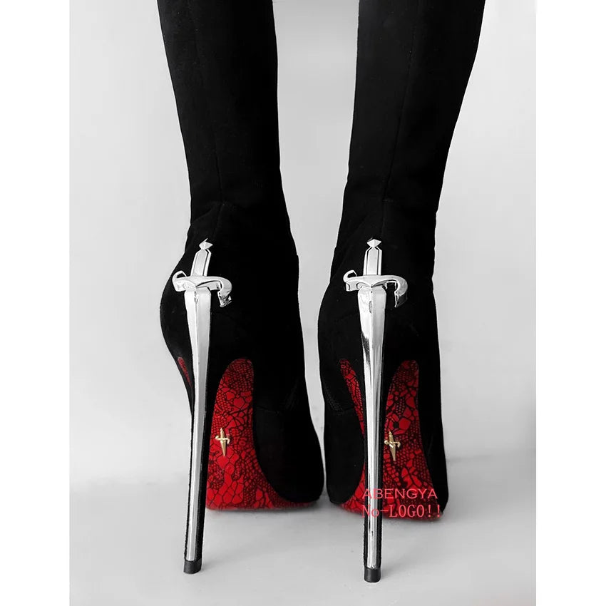 Bottes hautes en daim noir cuissardes à bout pointu
