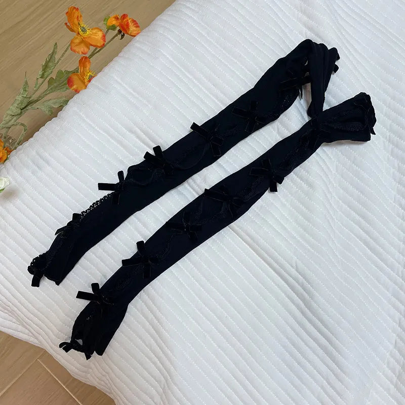 Gants, nœud floqué, châle en dentelle