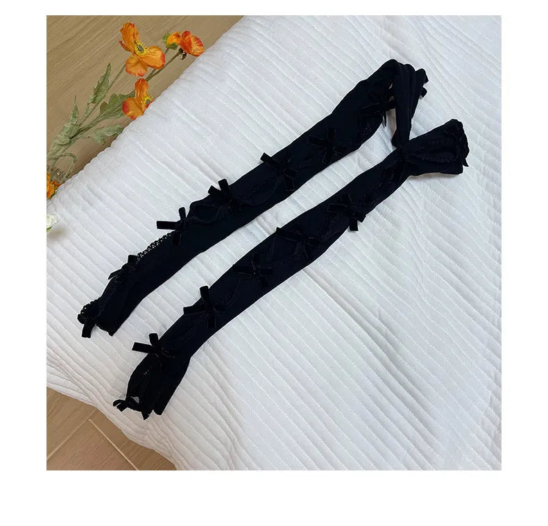 Gants, nœud floqué, châle en dentelle