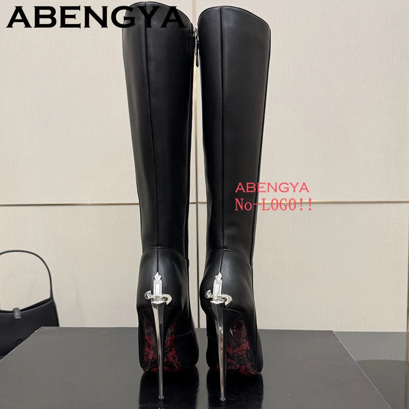 Bottes longues à bout pointu et talons hauts