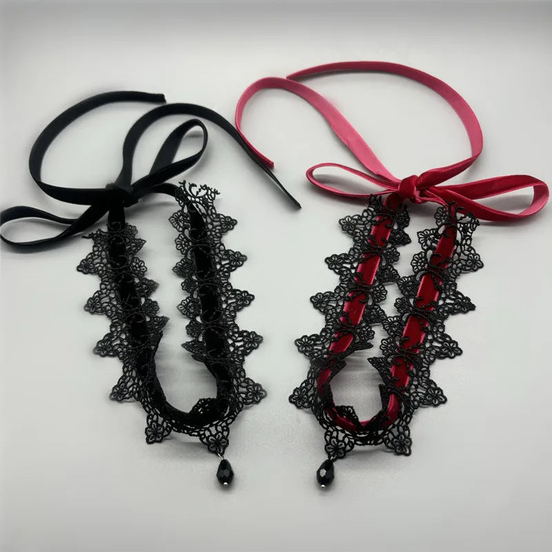 Collier ras du cou en velours noir avec pendentif en forme de goutte d'eau