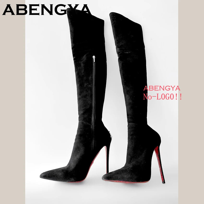 Bottes longues à bout pointu et talons hauts