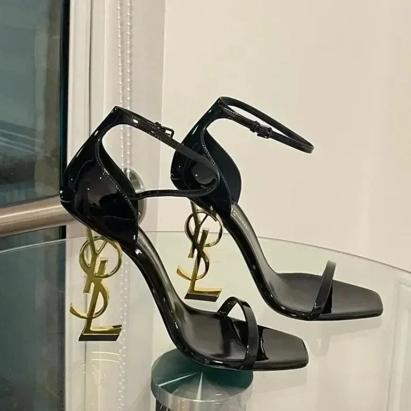Talons hauts noirs sexy, escarpins pointus en daim, élégantes