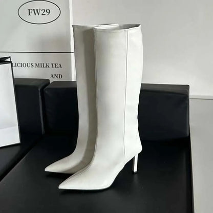 Bottes à talons hauts pointues