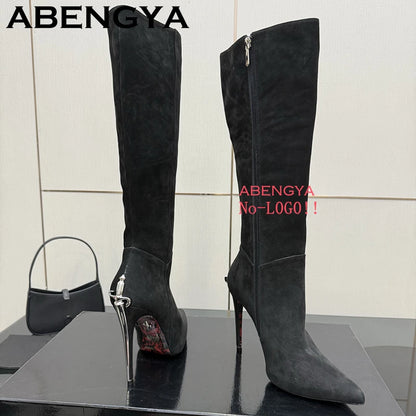 Bottes longues à bout pointu et talons hauts