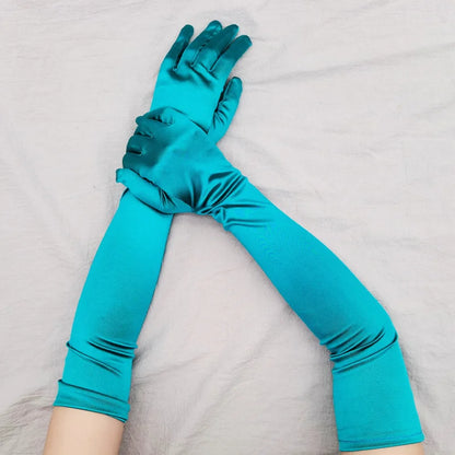 Gants, nœud floqué, châle en dentelle