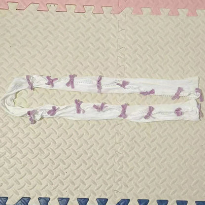 Gants, nœud floqué, châle en dentelle