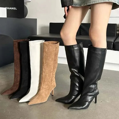 Bottes à talons hauts pointues