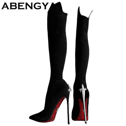 Bottes longues à bout pointu et talons hauts