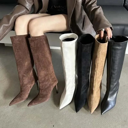Bottes à talons hauts pointues
