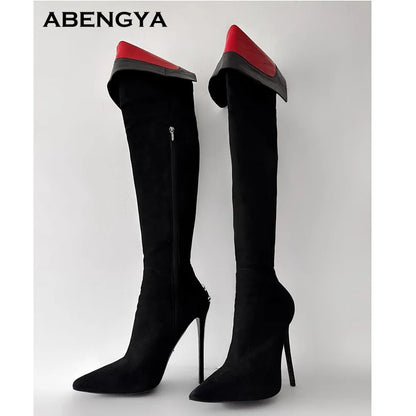 Bottes hautes en daim noir cuissardes à bout pointu
