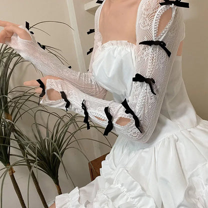 Gants, nœud floqué, châle en dentelle