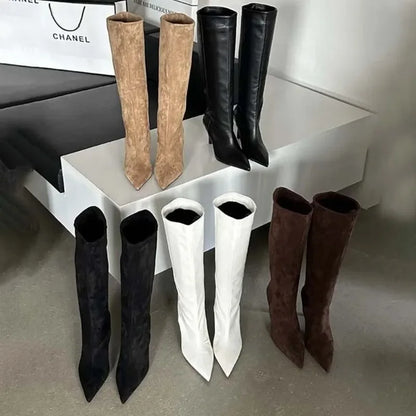 Bottes à talons hauts pointues