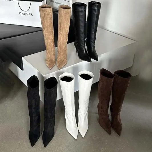 Bottes à talons hauts pointues