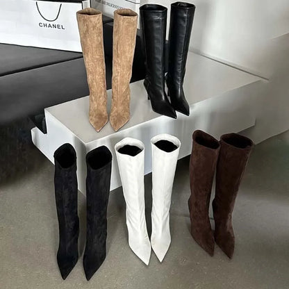 Bottes à talons hauts pointues