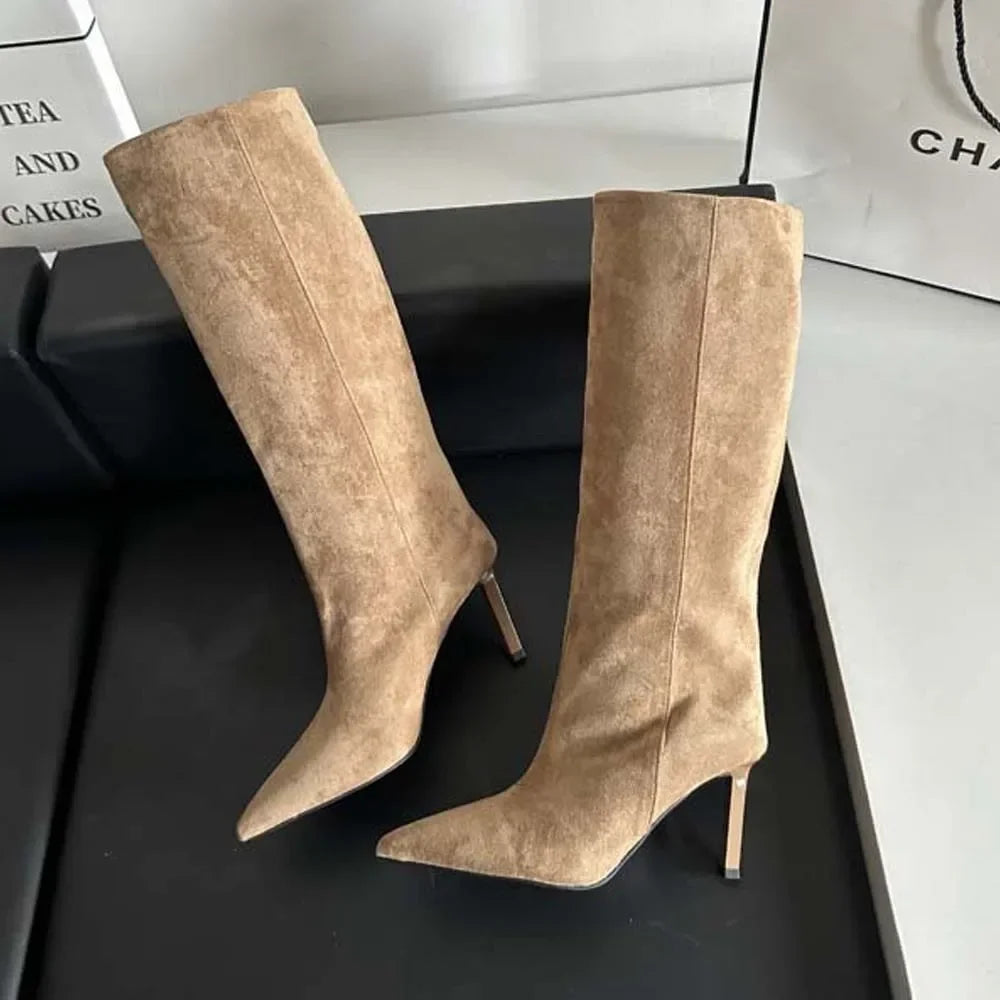 Bottes à talons hauts pointues