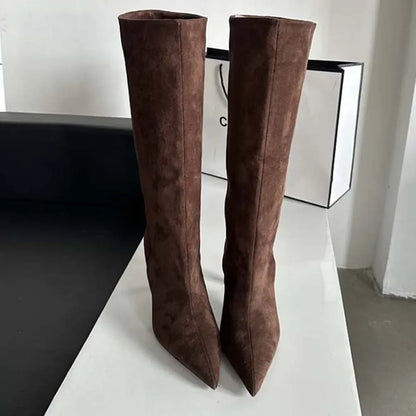 Bottes à talons hauts pointues