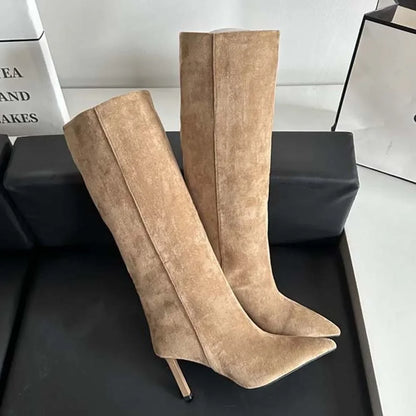 Bottes à talons hauts pointues