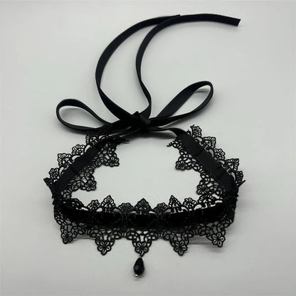Collier ras du cou en velours noir avec pendentif en forme de goutte d'eau